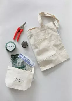 Tools & Accents Afloral Essentials Box Of Floral Supplies